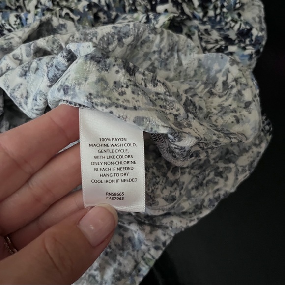 Caslon Blue Floral Donny Flutter Short Sleeve Top Blouse VNeck Rayon Women Small - Picture 5 of 8